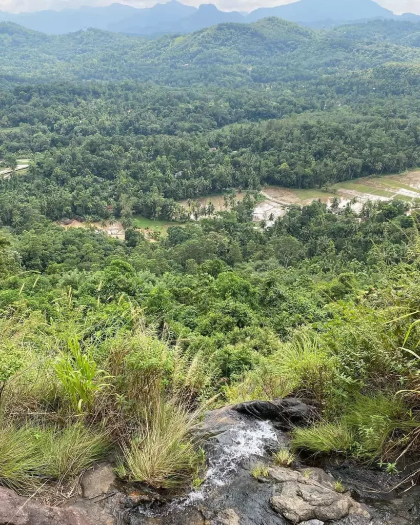 View of Meeyan Ella waterfall