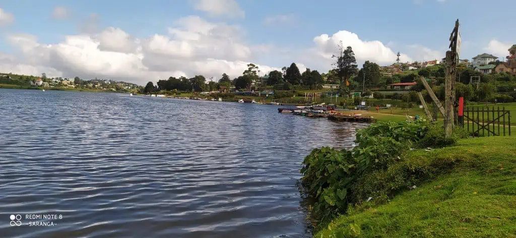 Gregory Lake Park in Nuwara Eliya. The Lake in center of the Nuwara Eliya city in Sri Lanka - Sri Lanka Insta Tours