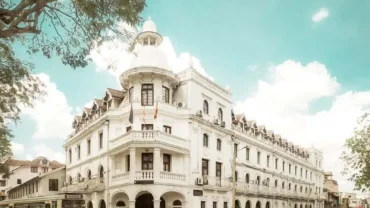 Queens hotel : Oldest hotel in Sri Lanka