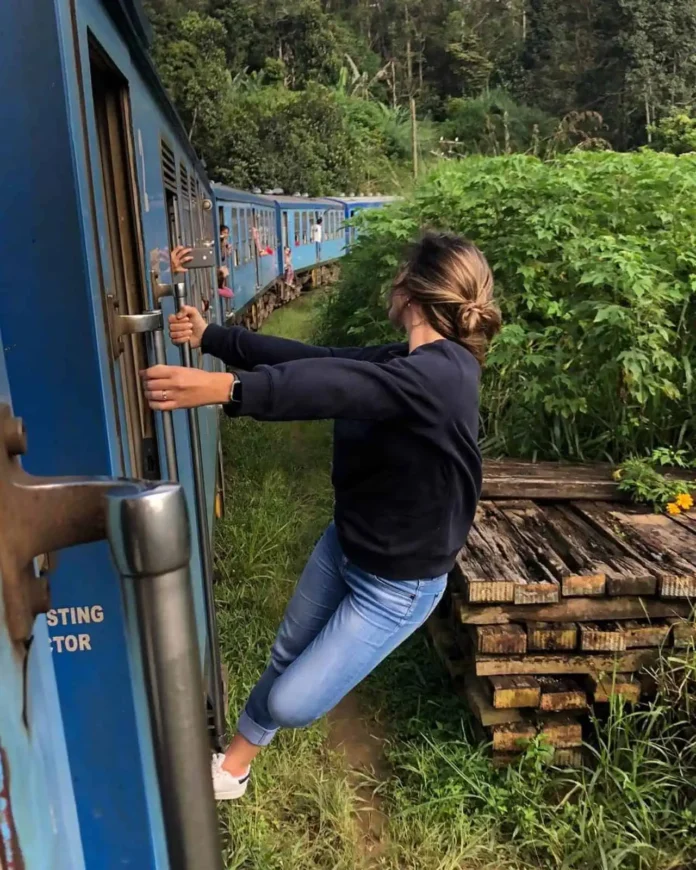 A girl Haggin on Train - Tourism Activities In Sri Lanka